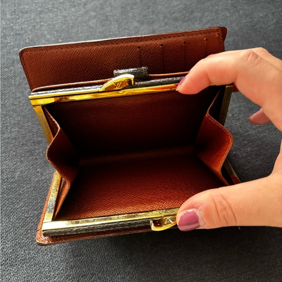 Louis Vuitton Vintage Kisslock Monogram Brown Wallet - Picture 8 of 13